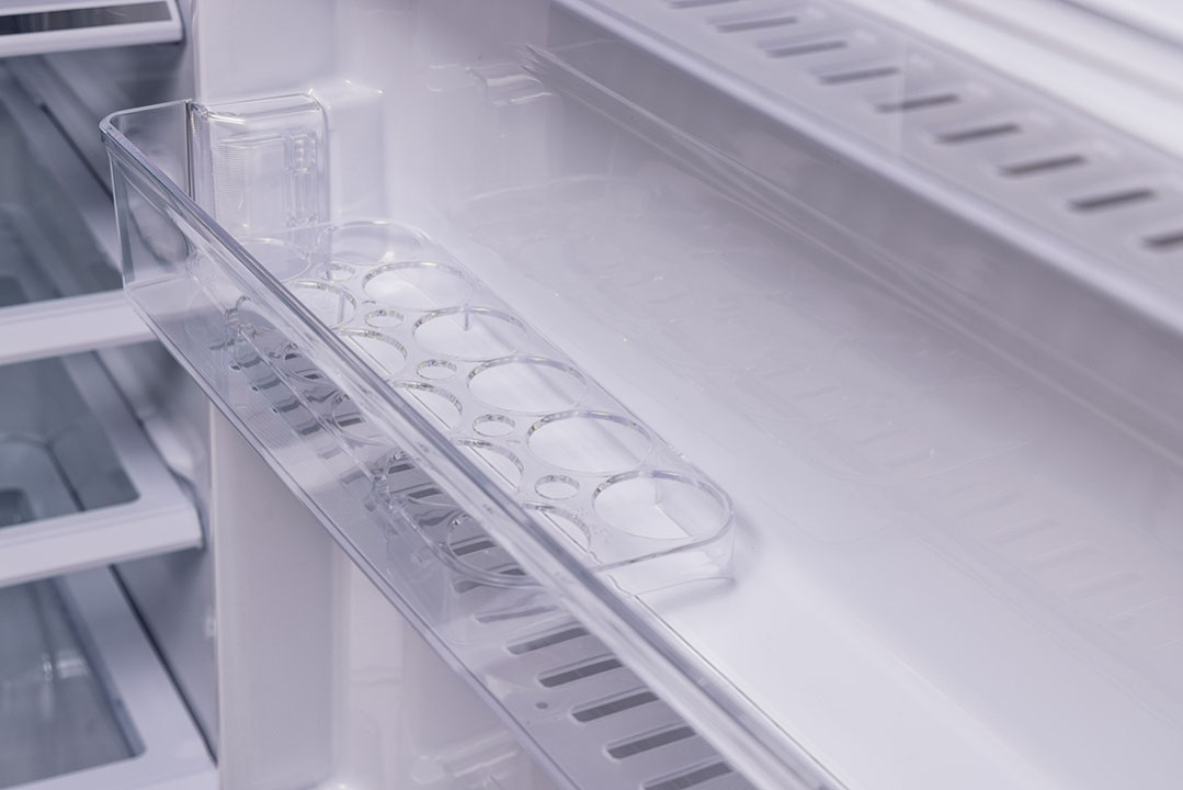 Холодильник, 2х дверный, верхняя морозилка, цвет: черный, стекло, класс A++, SJ-XP59PG-BK (SJXP59PGBK)